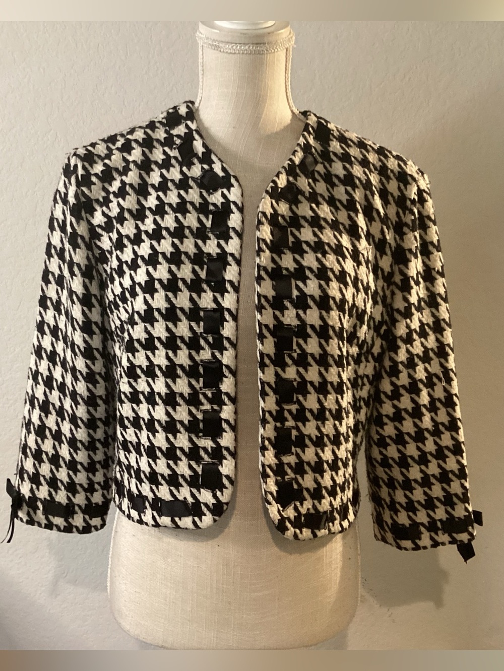 Jessica Howard Black & White Houndstooth Cropped Blazer
